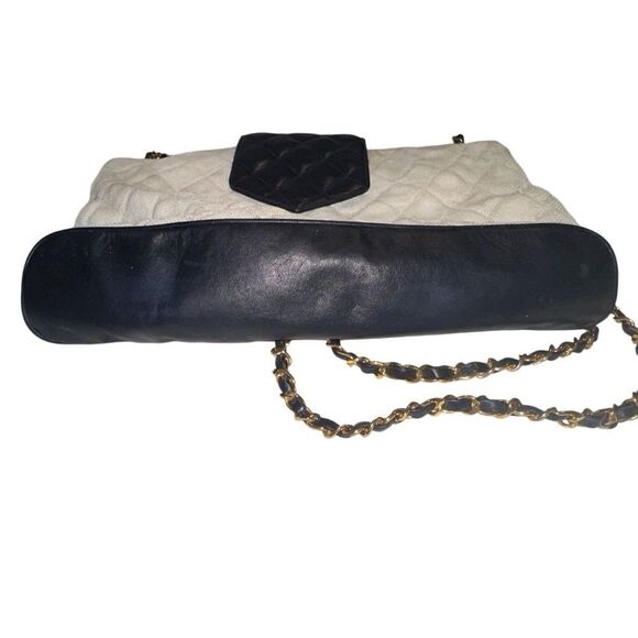 Chanel canvas and leather bag - Picture 7 of 16